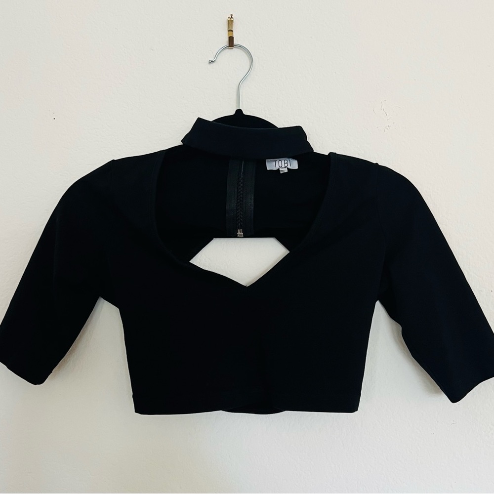 Black choker crop top